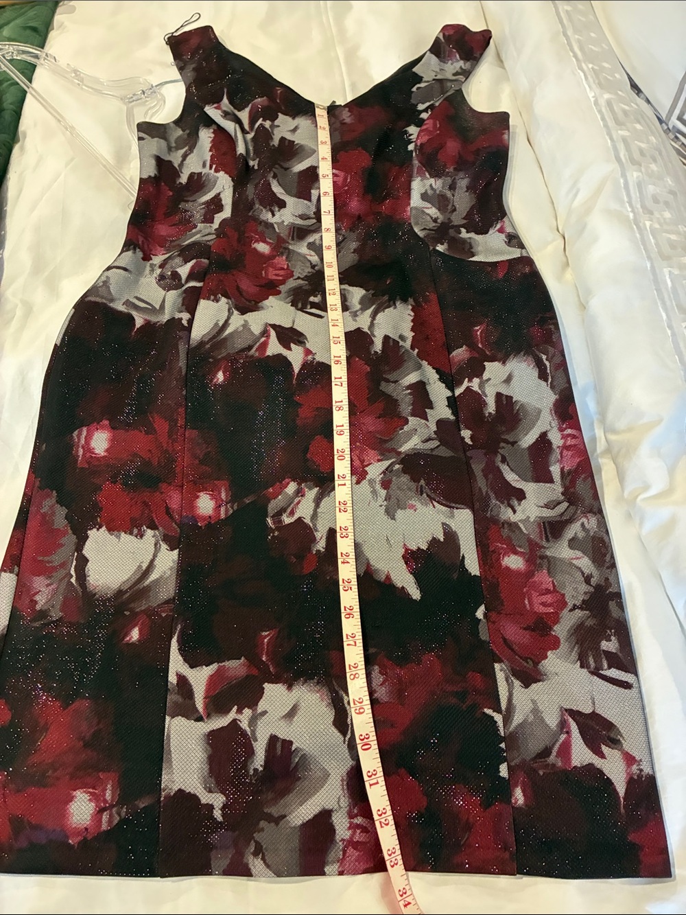 Shimmering Floral Stretch Dress – Elegant for Work or Evening - Picture 3 of 6